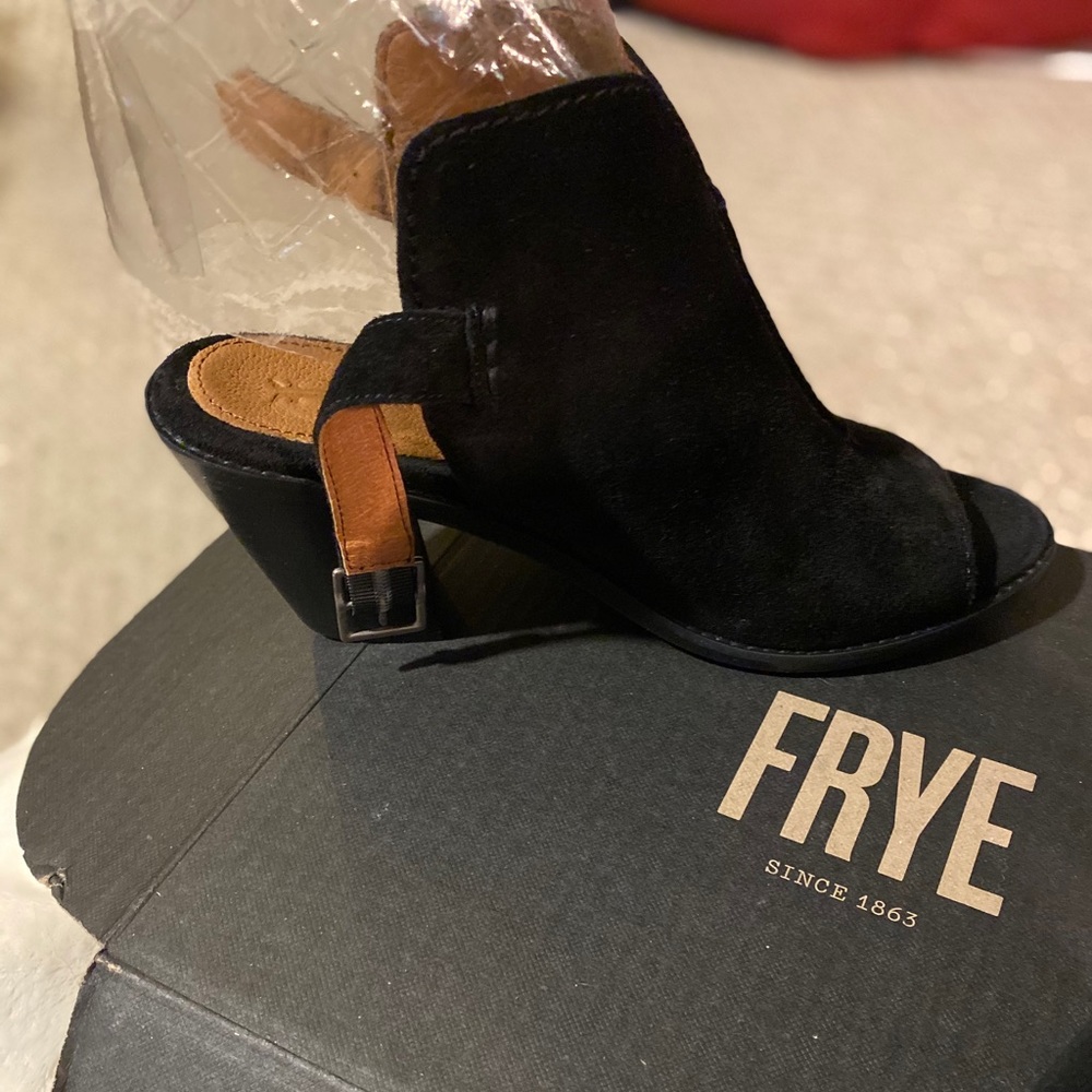 Frye Courtney Sling Back heels NIB